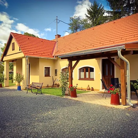 Orsegi Katicas Vendeghaz